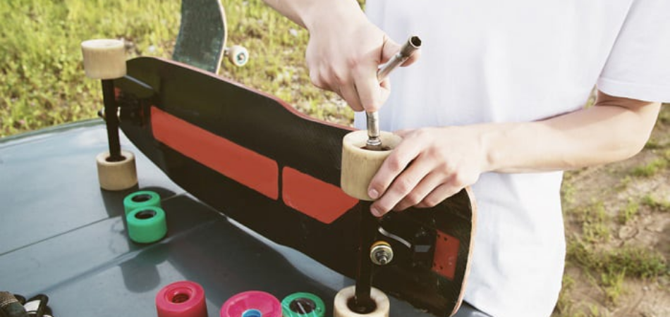 How Tight Should Skateboard Wheels Be