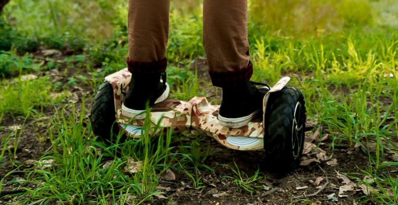 Pros And Cons Of Riding Hoverboard On Grass
